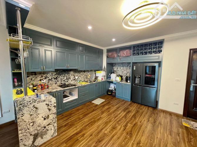 BÁN NHÀ PHÂN LÔ HOÀNG QUỐC VIỆT- Ô TÔ, 2 MẶT NGÕ- 65M2, 6 TẦNG THANG MÁY- GIÁ 16 TỶ - 5
