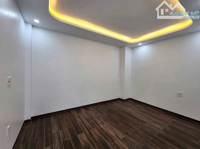 Bán Nhà 3 tầng sân cổng riêng. Cách Hoàng Huy 400m, vị trí sau nhà mặt đường - 5