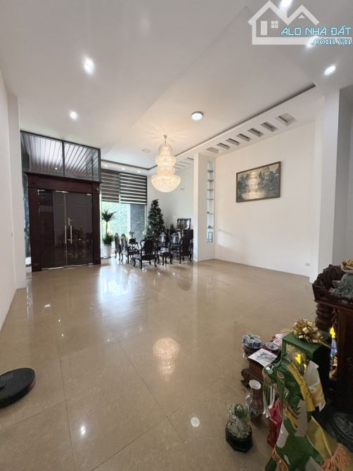 Bán toà Văn Phòng Bát Khối 135mx8tầng,thang máy - Mặt đường 3 ôtô tránh - Chủ giảm sốc 5tỷ - 5