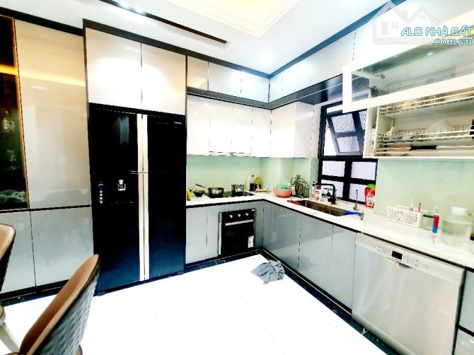BÁN NHÀ HOÀNG QUỐC VIỆT- Ô TÔ TRÁNH- 120M2, MẶT TIỀN 6M, 4 TẦNG_ GIÁ 27 TỶ - 5