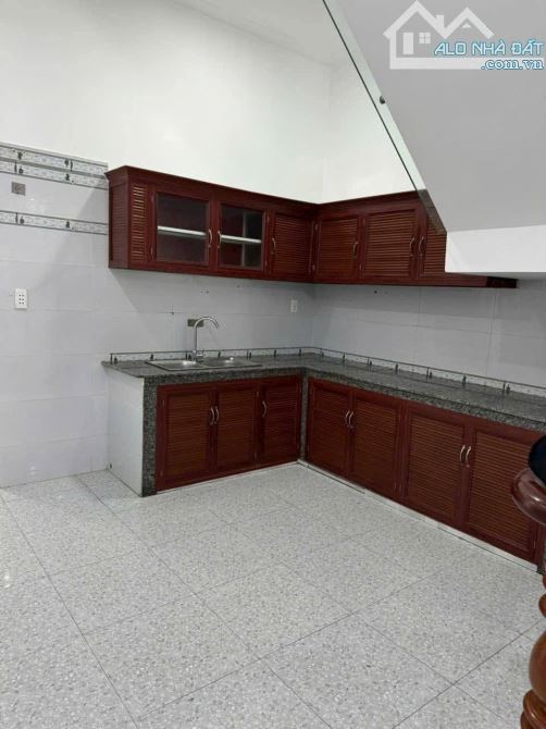 NHÀ 1 TRỆT 1 LẦU NGAY THỊ TRẤN BẾN LỨC, GIÁ CHỈ 2TỈ5, SỔ HỒNG CÓ SẴN. - 5