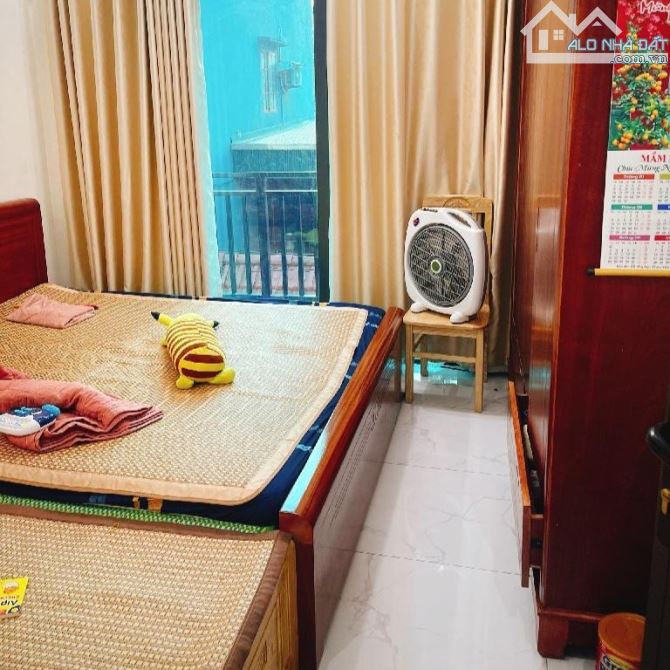 Nhà đẹp Yên Bệ 40m2 4 tầng mặt tiền gần 4m 4 phòng ngủ ngõ thông ô tô đỗ cửa 4 tỷ 8 - 5