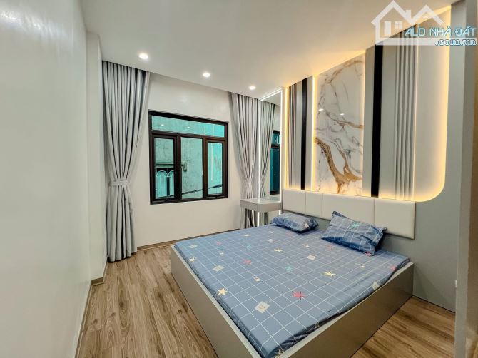 Bán nhà Hồng Mai 40m2, 4T dân xây, lô góc, bagac đỗ cửa, full đồ. Giá 9.3 tỷ sổ đỏ đẹp