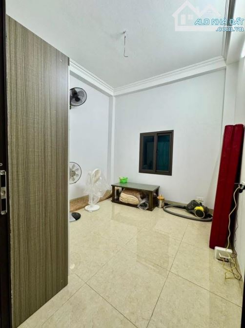 Nhà đẹp ở luôn Cầu Giấy. Sổ vuông 35m, 4 tầng 4 ngủ MT3m3 Giá 8 tỷ Full nội thất Ngõ 3 gác - 6