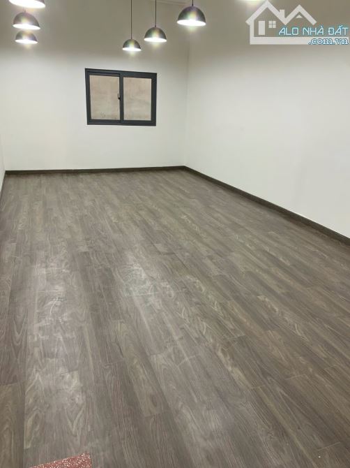 MT Trần Hưng Đạo, P. Nguyễn Cư Trinh, Quận 1, DT: 4,2x17m, Giá 31 tỷ - 6