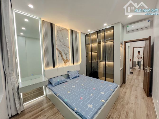 Bán nhà Hồng Mai 40m2, 4T dân xây, lô góc, bagac đỗ cửa, full đồ. Giá 9.3 tỷ sổ đỏ đẹp