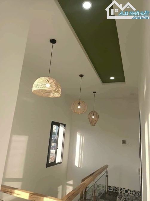 CHO THUÊ NHÀ NỘI THẤT CAO CẤP THỦ KHOA HUÂN  Giá thuê 9.5 triệu.  Kết cấu 1 trệt 2 lầu - 6