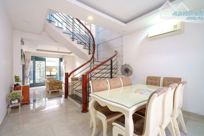 BÁN NHÀ KHU VIP HXH NGUYỄN MINH HOÀNG--dt: 7x14m--3 lầu-- giá 23 tỷ - 6