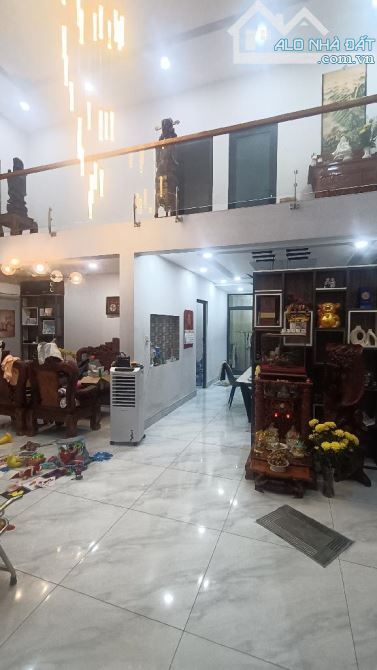 Bán Biệt Thự Lê Đình Cẩn 120m2, 8x15m, 2 Tầng, 4 PN, đường Ô TÔ thông thoáng, giá TL - 6