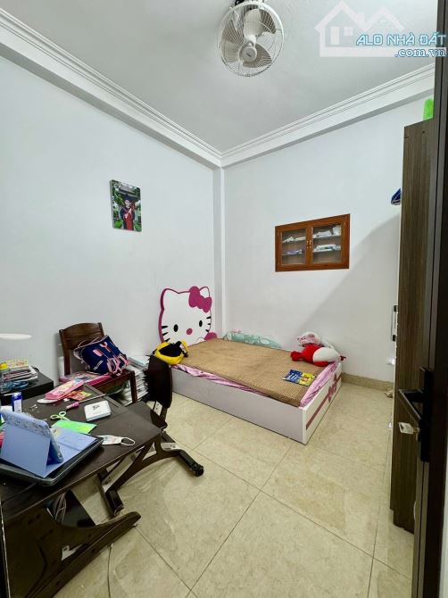 Nhà đẹp ở luôn Cầu Giấy. Sổ vuông 35m, 4 tầng 4 ngủ MT3m3 Giá 8 tỷ Full nội thất Ngõ 3 gác - 7