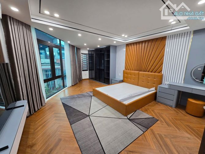 SIÊU PHẨM NGỌC LÂM – 7 TẦNG – GARA Ô TÔ – THANG MÁY – 13,55 TỶ! - 7