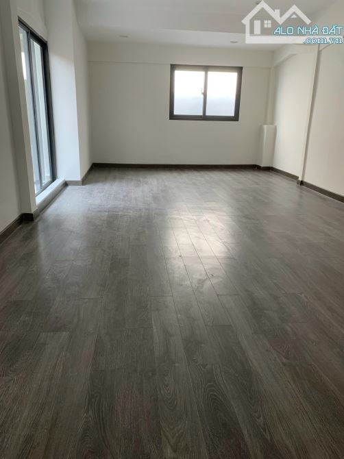 MT Trần Hưng Đạo, P. Nguyễn Cư Trinh, Quận 1, DT: 4,2x17m, Giá 31 tỷ - 7