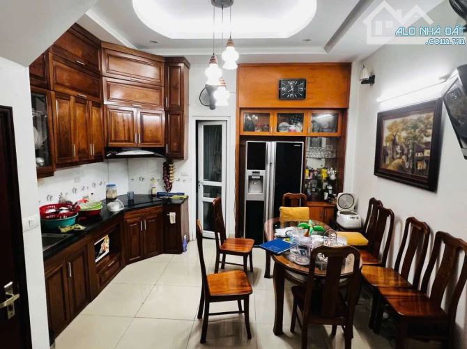Toạ lạc tại  Mễ Trì Thượng, ngõ rộng ô tô đỗ cách nhà 5m  ✅ Thiết kế : 6 tầng - Tầng 1 : P - 7