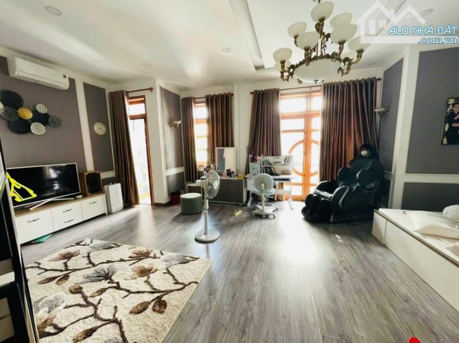 Bán gấp Biệt thự Pasteur Quận 3 đúc 4 tầng BTCT 120m2 NGANG 7m tặng full nội thất chỉ 30tỷ - 7