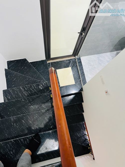 Bán nhà Khương Thượng - Đống Đa mới full nội thất - ngõ thẳng , vài bước oto tránh 22m2 - 8
