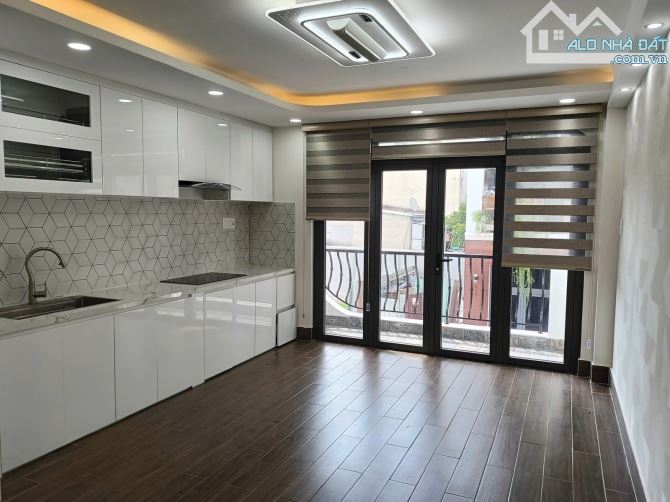 BÌNH TÂN - SÁT AEON - ĐƯỜNG 8M - NHÀ ĐẸP - KHU PHÂN LÔ ĐỒNG BỘ - 5 TẦNG - 7.9 TỶ. - 8