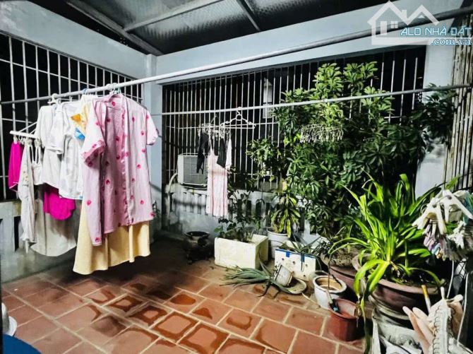 Toạ lạc tại  Mễ Trì Thượng, ngõ rộng ô tô đỗ cách nhà 5m  ✅ Thiết kế : 6 tầng - Tầng 1 : P - 8