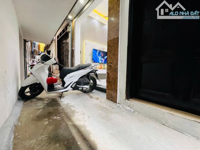 Bán nhà Khương Thượng - Đống Đa mới full nội thất - ngõ thẳng , vài bước oto tránh 22m2 - 9