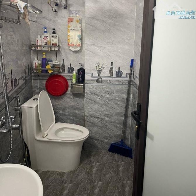 Nhà đẹp Yên Bệ 40m2 4 tầng mặt tiền gần 4m 4 phòng ngủ ngõ thông ô tô đỗ cửa 4 tỷ 8 - 9