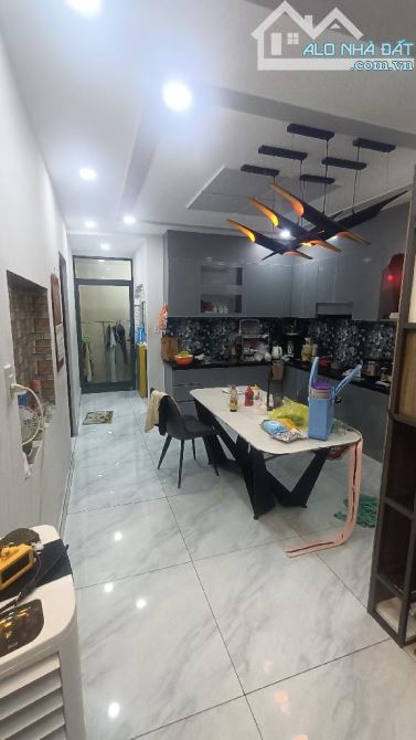 Bán Biệt Thự Lê Đình Cẩn 120m2, 8x15m, 2 Tầng, 4 PN, đường Ô TÔ thông thoáng, giá TL - 9