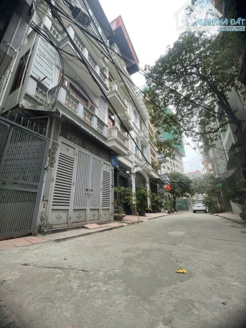 PHÂN LÔ PHÙNG CHÍ KIÊN 56m2 - 17Tỷ NHÌNH, VỈA HÈ Ô TÔ TRÁNH - SỔ VUÔNG VẮN - 2