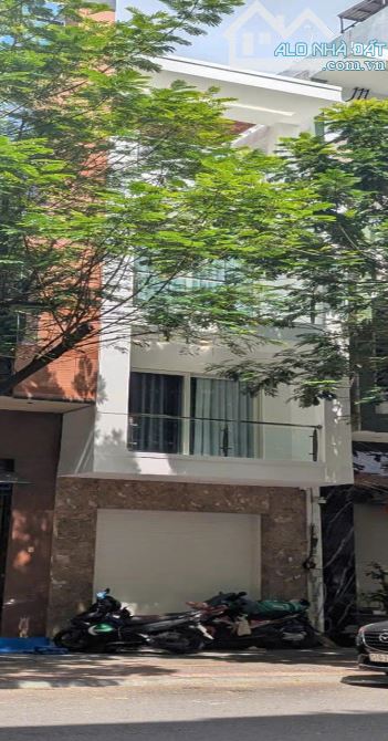 Bán nhà mặt tiền đường Yersin, Quận 1 - Ngang 4x20m - 4 Tầng - HĐT:70trđ - Giá:35 tỷ