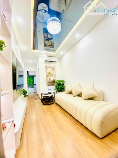 Bán căn tập thể 70m2 mặt phố Thi Sách. Đi bộ lên Hồ Gươm. Nhà Full nội thất sịn sò.