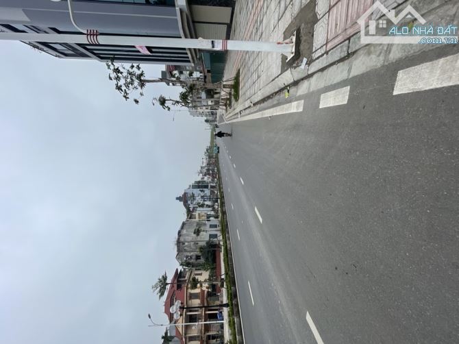 NGỌC THUỴ - LONG BIÊN- NGÕ THÔNG-GẦN ĐƯỜNG HỒNG TIẾN-GẦN Ô TÔ TRÁNH- MẶT PHỐ- GIÁ 8 TỶ NHỈ