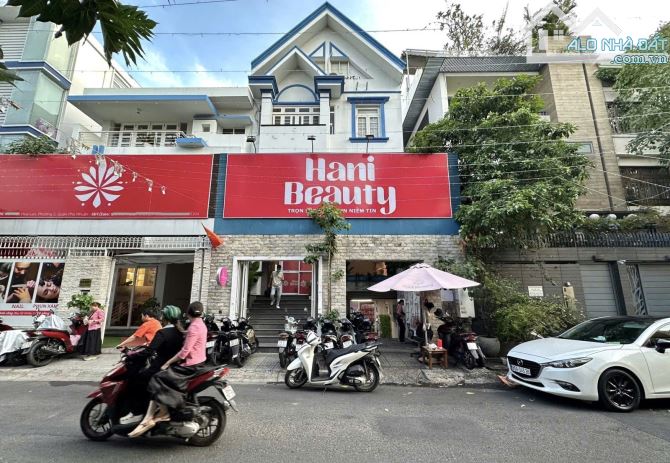 Biệt thự mặt tiền Hoa Lan 8x18, khu Vip Phan Xích Long, Quận Phú Nhuận