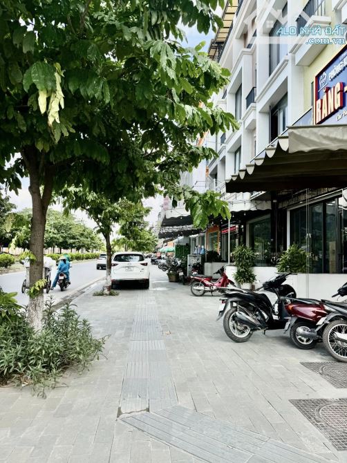 BÁN NHÀ LÔ ĐẸP NHẤT TRUNG TÂM TỨ HIỆP IEC. TRỤC CHÍNH . DT 91M . NHÀ 5 TẦNG . LÔ GÓC