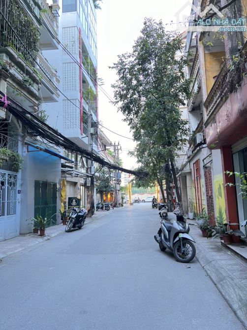 Cần bán nhà gấp. Ngõ 198 LÊ TRỌNG TẤN, THANH XUÂN. 60m5,.mặt tiền 5m, 4T. Giá 12,5 tỷ.