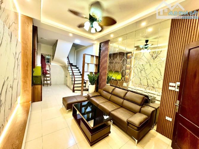 TÔ HIỆU-H. ĐÔNG- Ô TÔ ĐỖ CỬA- NHÀ ĐẸP- Ở NGAY