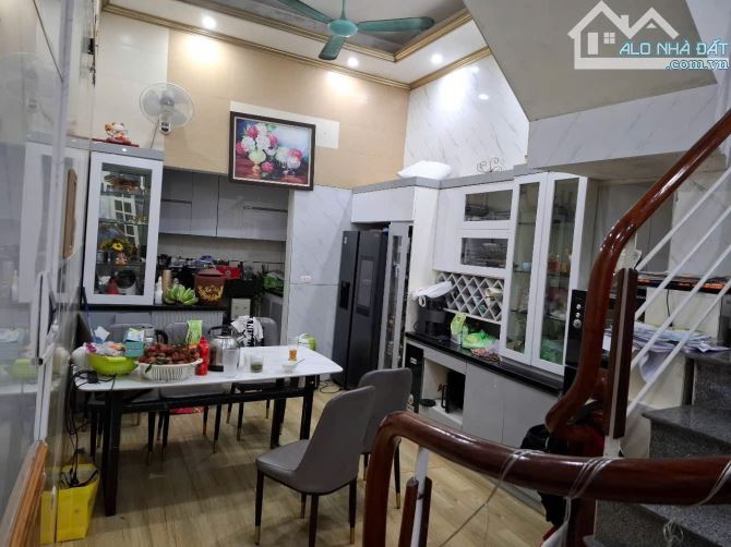 Nhà Ô Đồng Lầm/ Hồ Ba Mẫu/ Lê Duẩn, ngõ rộng thông, 6 tầng, 6 phòng ngủ, gần hồ, 12.4 tỷ