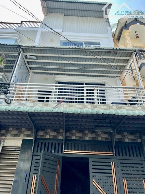 NHÀ 4 TẦNG HUỲNH THỊ HAI Q12- HẺM OTO NGỦ TRONG NHÀ- GIÁ 4TY750