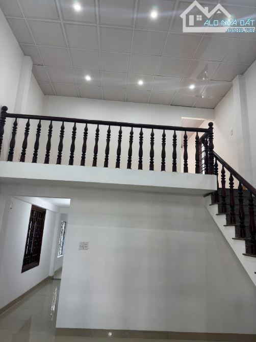 SIÊU RẺ NHÀ GÁC LỬNG KIỆT Ô TÔ DT LỚN NGUYỄN LƯƠNG BẰNG GẦN ĐHBK DT 124M2_NGANG 5.1M_3.8 T