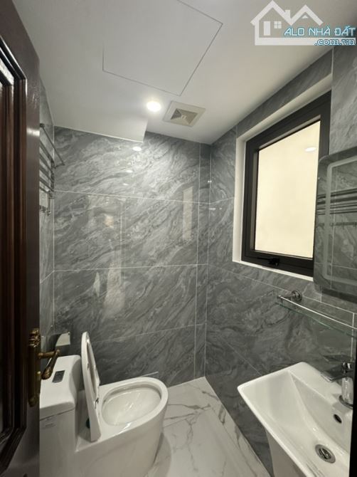 Bán Nhà 120m x 3 Tầng, Xuân Đỉnh, Ô Tô Đậu Cửa, Chỉ 20 Tỷ