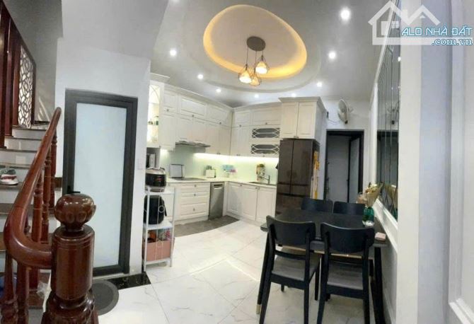 Bán phân lô cán bộ 4 tầng, 44m2 phố Thái Hà, quận Đống Đa, gara ô tô, giá chỉ nhỉnh 14 tỷ