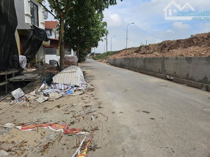 BÁN ĐẤT ĐẸP TỔ 13 YÊN NGHĨA – Ô TÔ NGỦ TRONG ĐẤT – CÁCH 1 NHÀ LÊN  ĐÊ , 55m², MT 4m, đất v