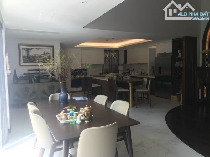 BÁN CHDV ĐƯỜNG ĐIỆN BIÊN PHỦ QUẬN 10 P.11 (200m2) (48P) HĐT 250TR/T