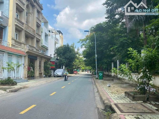 Bán đất mặt tiền kinh doanh đường D1.P tăng nhơn phú A.Tp thủ đức
