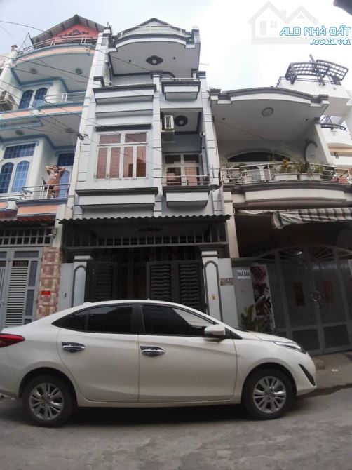 Bán nhà hẻm 8m đường CMT8 P5 Tân Bình. DT 4x14m, trệt 4 lầu vào ở ngay