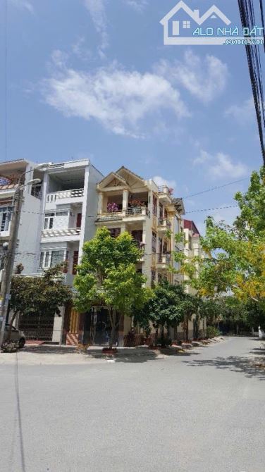 Bán nhà lô góc 4 tầng khu phân lô Văn Cao Sản phẩm hiếm giá tốt