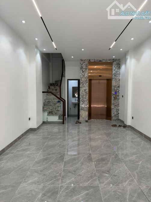 BÁN NHÀ MỚI, ĐẸP NGUYỄN VĂN CỪ – Ô TÔ 7 CHỖ TRÁNH – NỞ HẬU – 40M2 CHỈ 19,5 TỶ