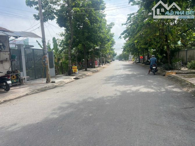 Bán 2494m Đất Mặt Đường Ô Tô cách( Phạm Thạnh)  Lộ Tập Đoàn 100m,Phường 5, Mỹ Tho, TG .