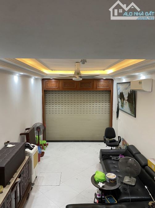 Bán nhà phố Lê Thanh Nghị, Hai Bà Trưng, sát phố, 2 thoáng, ở ngay 6 tầng 35m2 giá 11.5 tỷ