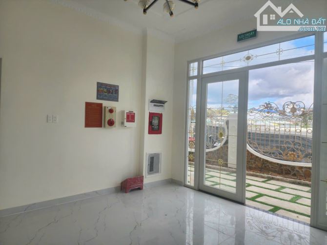 NHÀ 5 TẦNG CÓ 9 CĂN HỘ KINH DOANH THU NHẬP CAO KHU VILLA BIỆT THỰ ĐÀ LẠT