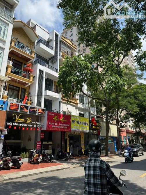 BÁN NHÀ MẶT PHỐ NGUYÊN HỒNG - ĐỐNG ĐA - 50M² - 5 TẦNG - MẶT TIỀN 6M - VỈA HÈ KD