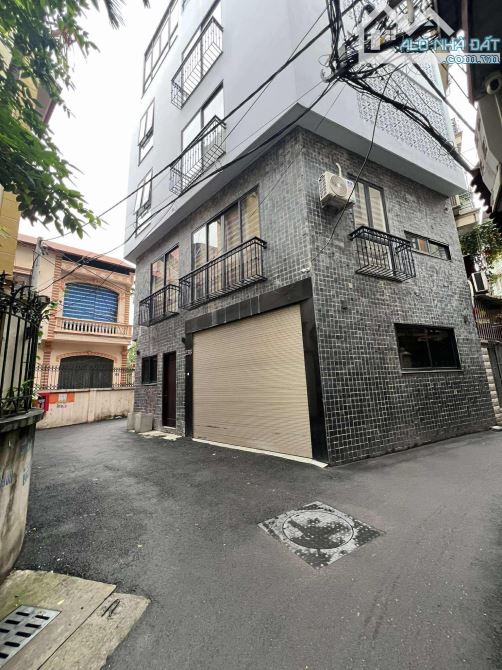 CẦN BÁN GẤP NHÀ BÔ ĐỀ - LÔ GÓC Ô TÔ 7 CHỖ- 1 NHÀ RA PHỐ