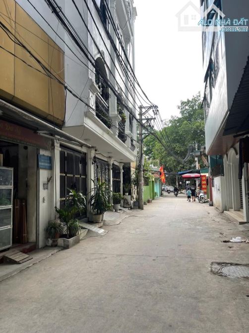 Nhà 4 tầng ở Đa Sỹ, Hà Đông, diện tích 102m2, dân xây rất đẹp, giá rẻ nhất khu vực