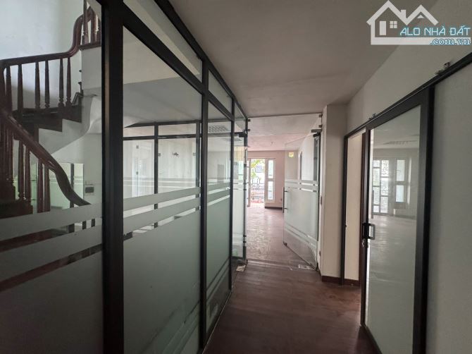 Bán gấp biệt thự khu đô thị Sài Đồng. Mặt tiền cực rộng - kinh doanh văn phòng bất chấp